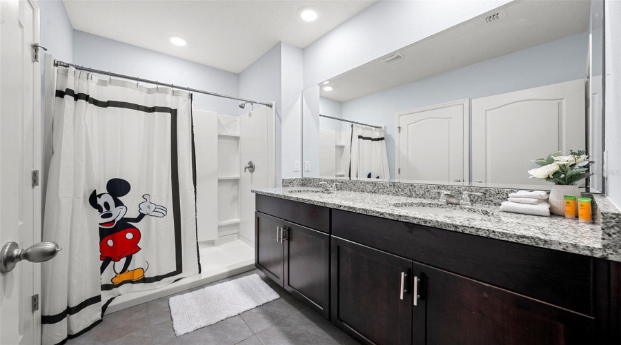 Davenport, Florida 33837, 6 Bedroom Bedrooms, ,5 Bathroombathrooms,Residential,For Sale,Oakmoss,0,Mfro6436902