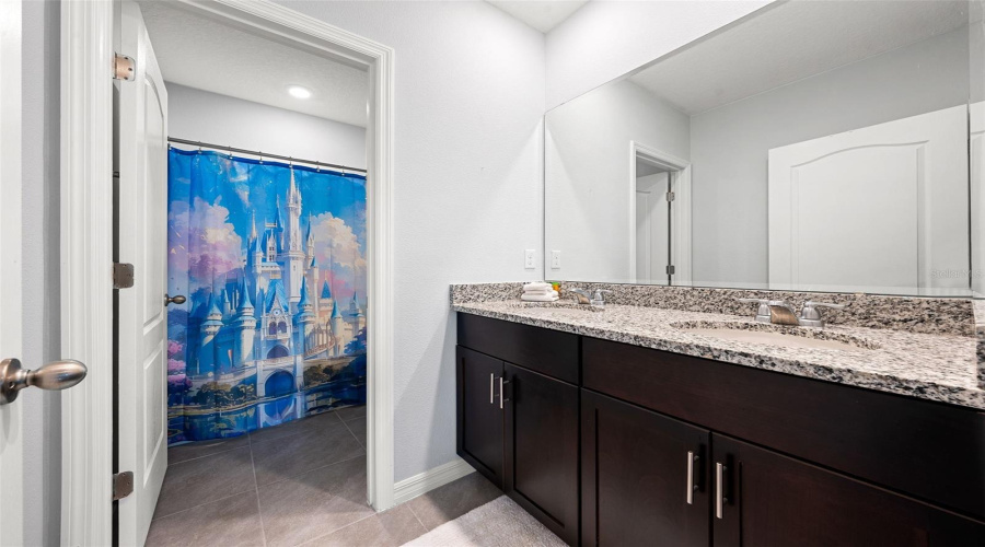 Davenport, Florida 33837, 6 Bedroom Bedrooms, ,5 Bathroombathrooms,Residential,For Sale,Oakmoss,0,Mfro6436902