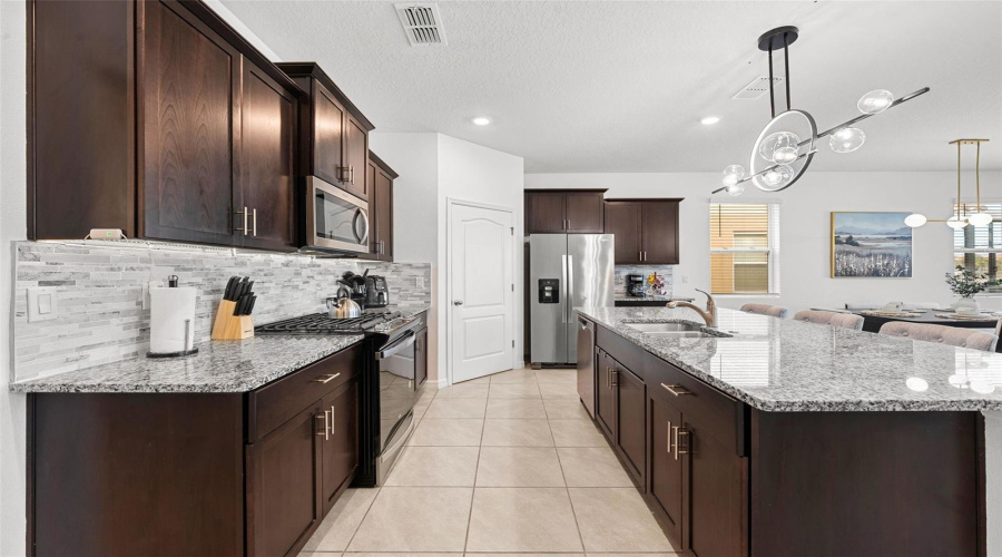 Davenport, Florida 33837, 6 Bedroom Bedrooms, ,5 Bathroombathrooms,Residential,For Sale,Oakmoss,0,Mfro6436902