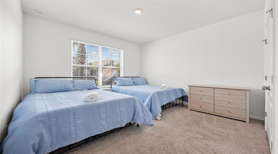Davenport, Florida 33837, 6 Bedroom Bedrooms, ,5 Bathroombathrooms,Residential,For Sale,Oakmoss,0,Mfro6436902