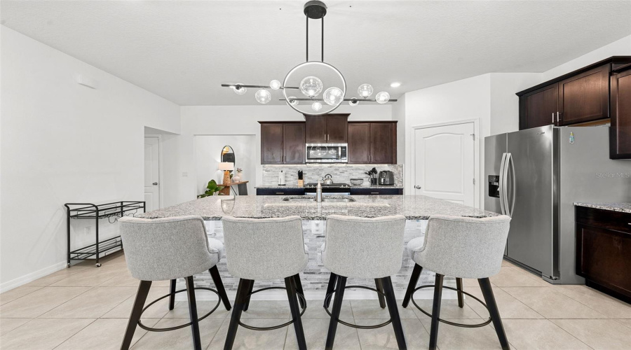 Davenport, Florida 33837, 6 Bedroom Bedrooms, ,5 Bathroombathrooms,Residential,For Sale,Oakmoss,0,Mfro6436902