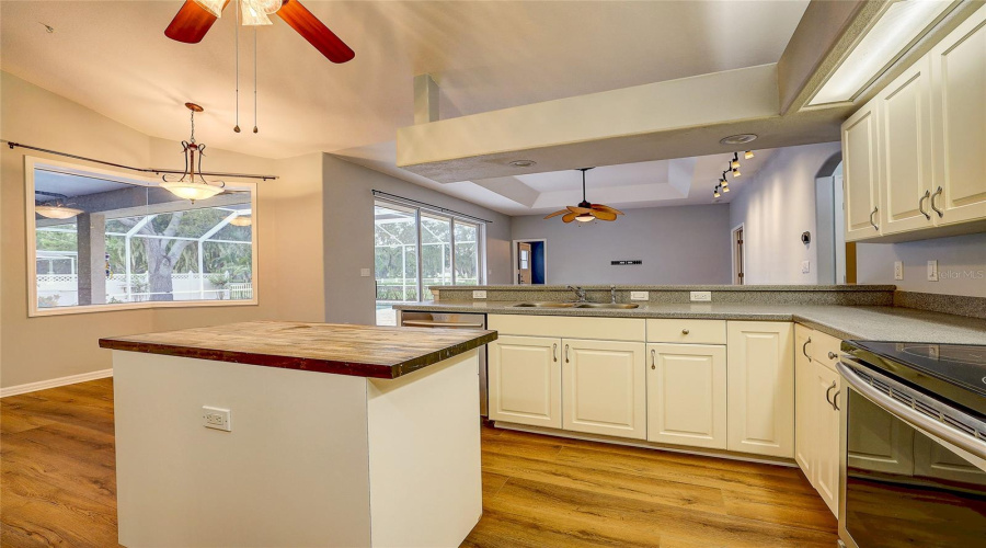 Bradenton, Florida 34212, 5 Bedroom Bedrooms, ,2 Bathroombathrooms,Residential,For Sale,Mill,0,Mfra4704077