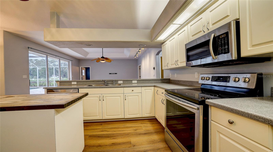 Bradenton, Florida 34212, 5 Bedroom Bedrooms, ,2 Bathroombathrooms,Residential,For Sale,Mill,0,Mfra4704077