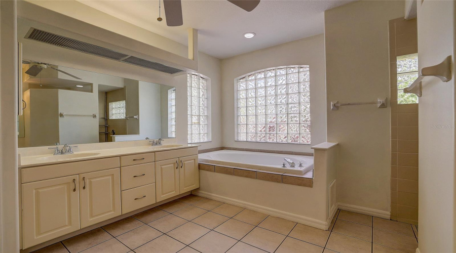 Bradenton, Florida 34212, 5 Bedroom Bedrooms, ,2 Bathroombathrooms,Residential,For Sale,Mill,0,Mfra4704077
