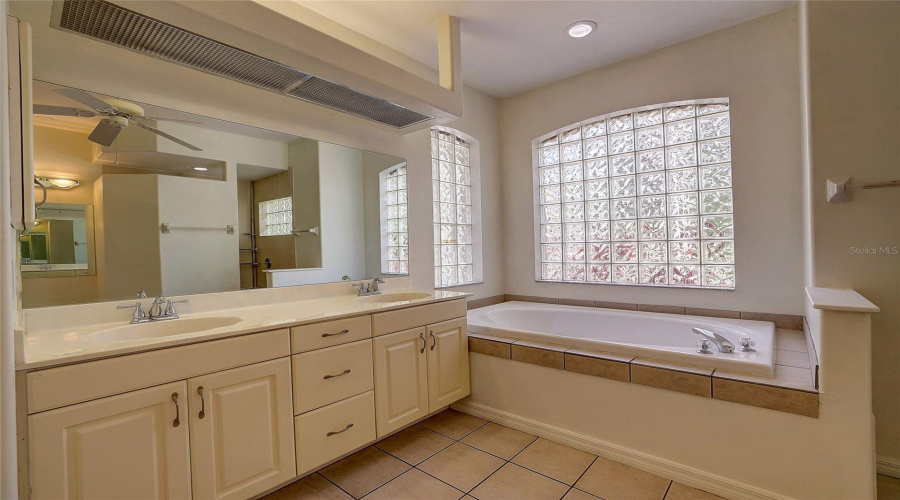 Bradenton, Florida 34212, 5 Bedroom Bedrooms, ,2 Bathroombathrooms,Residential,For Sale,Mill,0,Mfra4704077