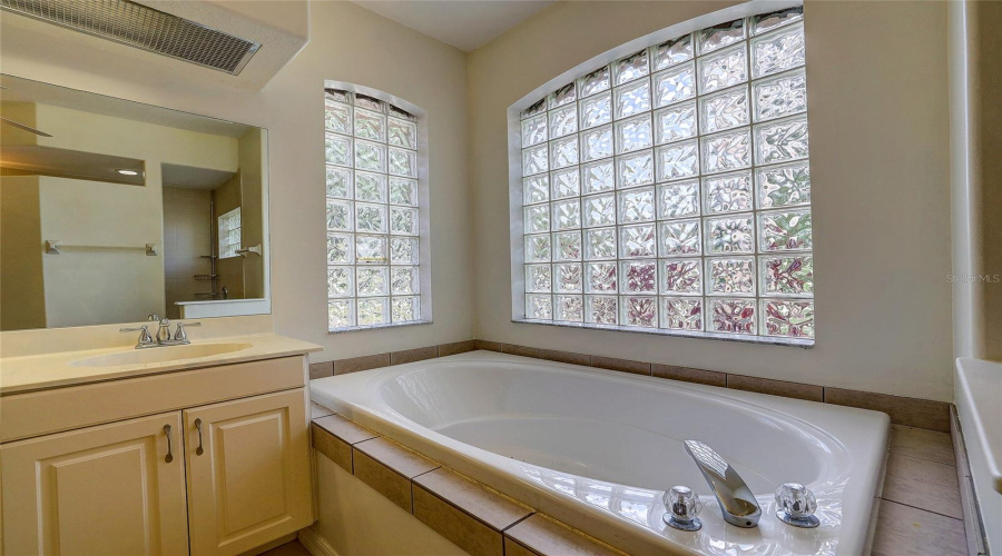 Bradenton, Florida 34212, 5 Bedroom Bedrooms, ,2 Bathroombathrooms,Residential,For Sale,Mill,0,Mfra4704077