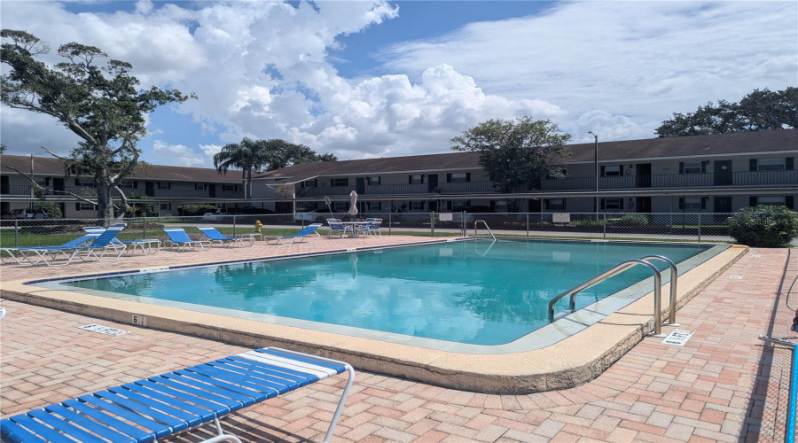 Seminole, Florida 33772, 2 Bedroom Bedrooms, ,2 Bathroombathrooms,Residential,For Sale,113Th,0,Mfrw7888779