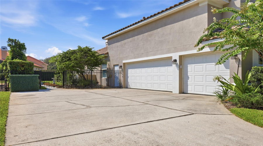 Orlando, Florida 32835, 4 Bedroom Bedrooms, ,4 Bathroombathrooms,Residential,For Sale,Baesel View,0,Mfro6435500