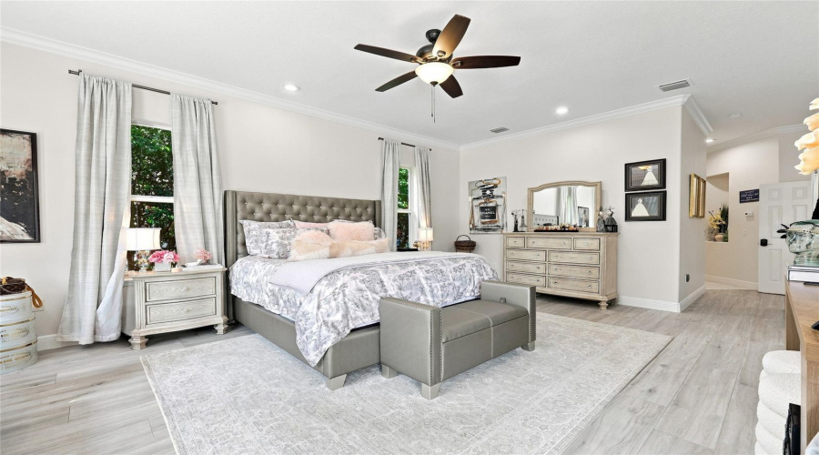 Orlando, Florida 32835, 4 Bedroom Bedrooms, ,4 Bathroombathrooms,Residential,For Sale,Baesel View,0,Mfro6435500