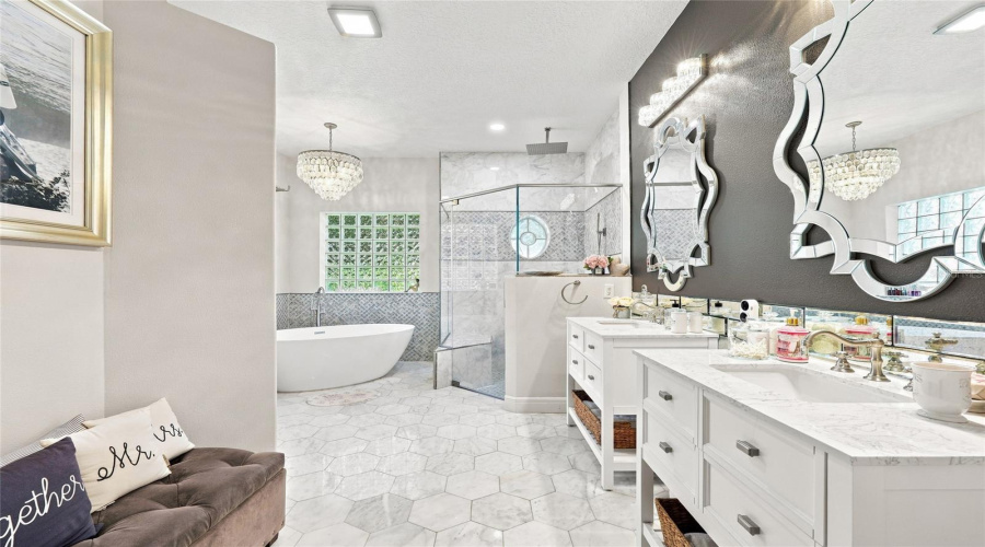 Orlando, Florida 32835, 4 Bedroom Bedrooms, ,4 Bathroombathrooms,Residential,For Sale,Baesel View,0,Mfro6435500