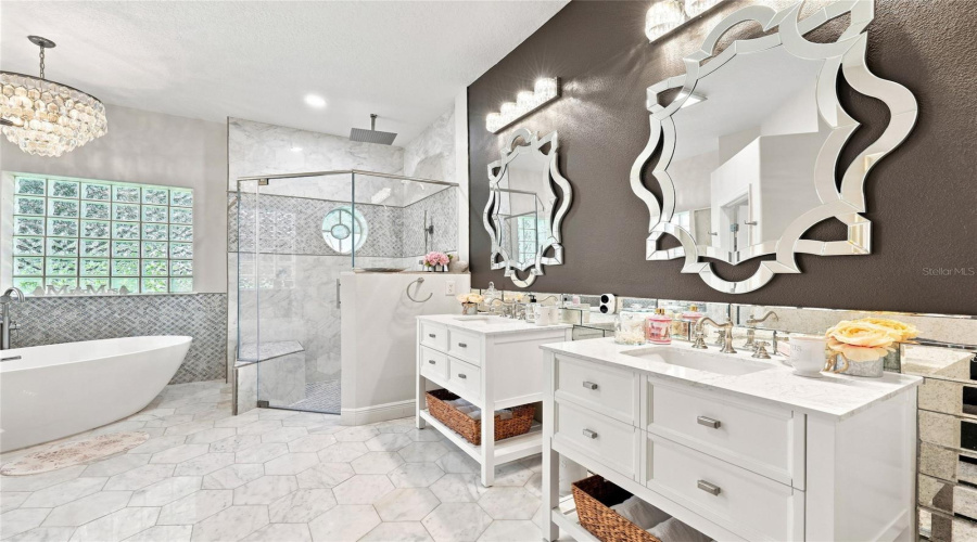 Orlando, Florida 32835, 4 Bedroom Bedrooms, ,4 Bathroombathrooms,Residential,For Sale,Baesel View,0,Mfro6435500