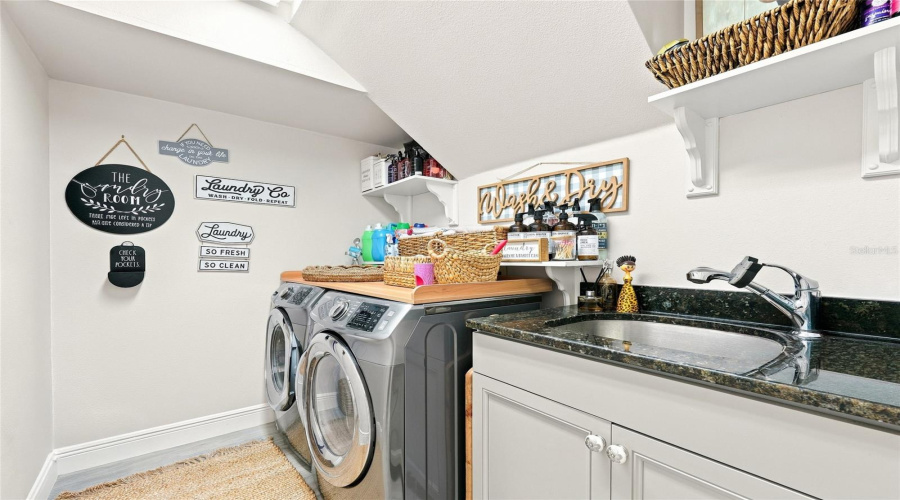 Orlando, Florida 32835, 4 Bedroom Bedrooms, ,4 Bathroombathrooms,Residential,For Sale,Baesel View,0,Mfro6435500