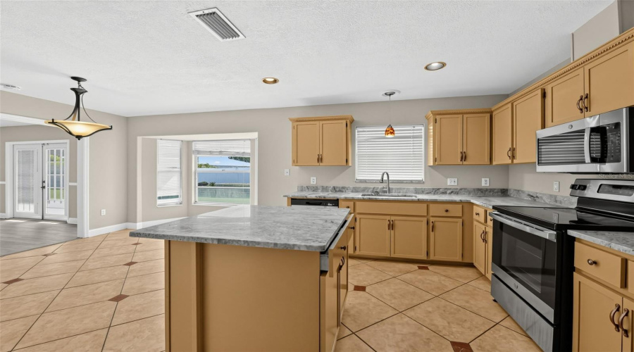 Bradenton, Florida 34209, 3 Bedroom Bedrooms, ,2 Bathroombathrooms,Residential,For Sale,71St,0,Mfra4704025
