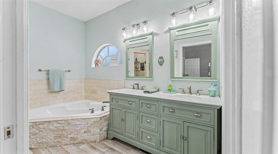 Lakeland, Florida 33809, 3 Bedroom Bedrooms, ,2 Bathroombathrooms,Residential,For Sale,Hidden,0,Mfrl4964527