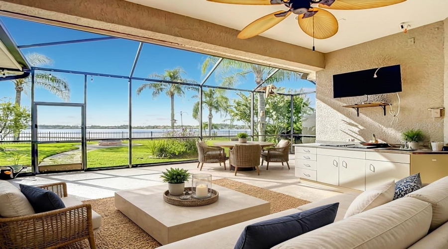 Huge Screened In Lanai With Kitchen, Tv And View Of The Lake!