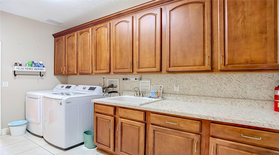 Odessa, Florida 33556, 4 Bedroom Bedrooms, ,3 Bathroombathrooms,Residential,For Sale,Ivy Lake,0,Mfrtb8534918