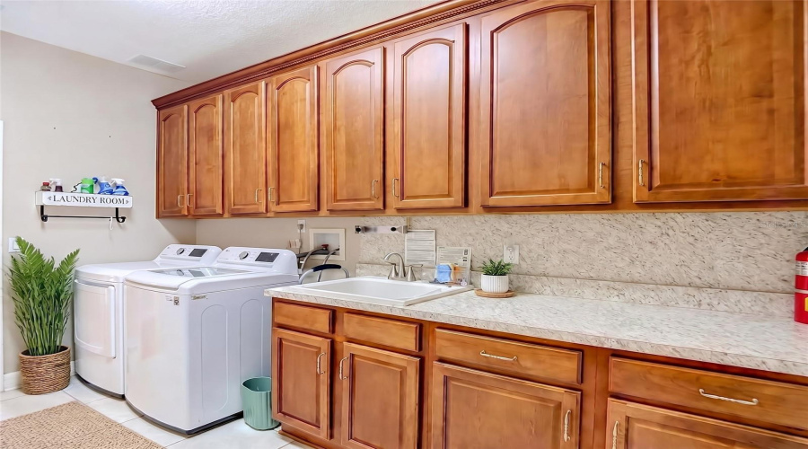 Odessa, Florida 33556, 4 Bedroom Bedrooms, ,3 Bathroombathrooms,Residential,For Sale,Ivy Lake,0,Mfrtb8534918