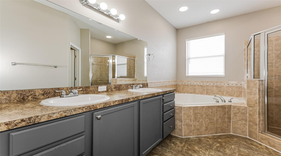 Lakeland, Florida 33810, 3 Bedroom Bedrooms, ,3 Bathroombathrooms,Residential,For Sale,Woodvine,0,Mfro6408084