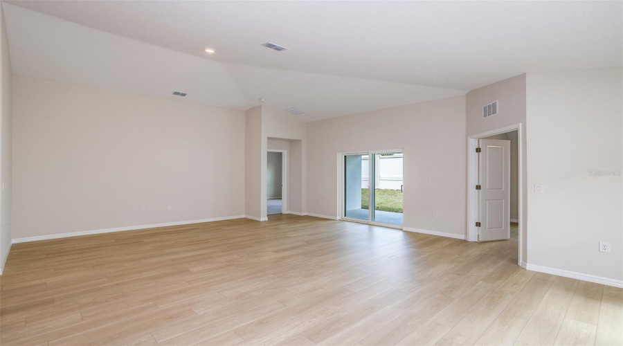 Zephyrhills, Florida 33541, 4 Bedroom Bedrooms, ,3 Bathroombathrooms,Residential,For Sale,Thornhedge,0,Mfrtb8542891