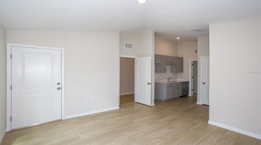 Zephyrhills, Florida 33541, 4 Bedroom Bedrooms, ,3 Bathroombathrooms,Residential,For Sale,Thornhedge,0,Mfrtb8542891