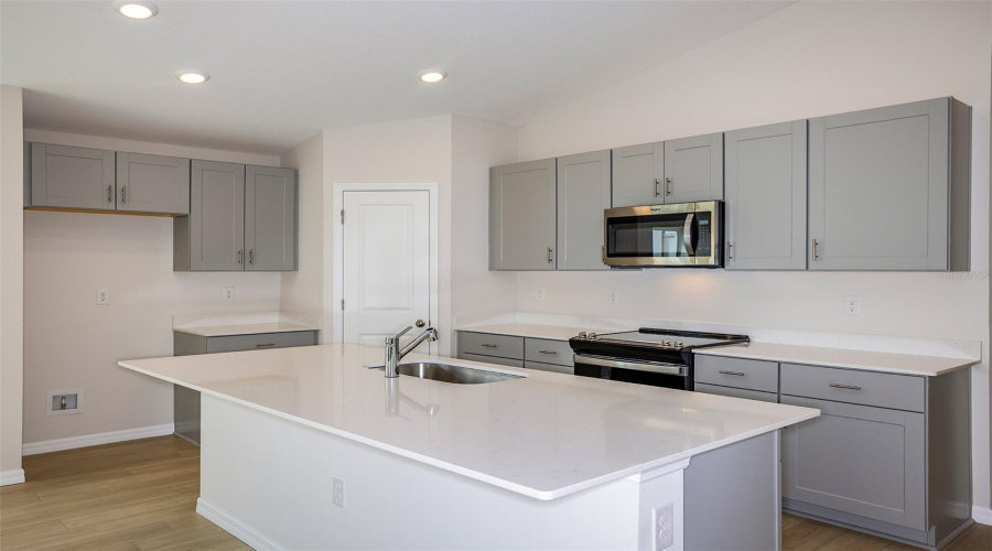 Zephyrhills, Florida 33541, 4 Bedroom Bedrooms, ,3 Bathroombathrooms,Residential,For Sale,Thornhedge,0,Mfrtb8542891
