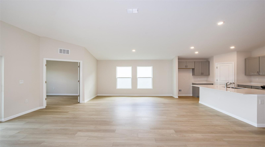 Zephyrhills, Florida 33541, 4 Bedroom Bedrooms, ,3 Bathroombathrooms,Residential,For Sale,Thornhedge,0,Mfrtb8542891
