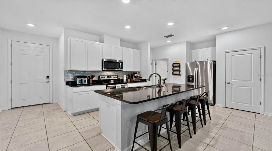 Tampa, Florida 33613, 3 Bedroom Bedrooms, ,2 Bathroombathrooms,Residential,For Sale,Abby Birch,0,Mfrtb8542398