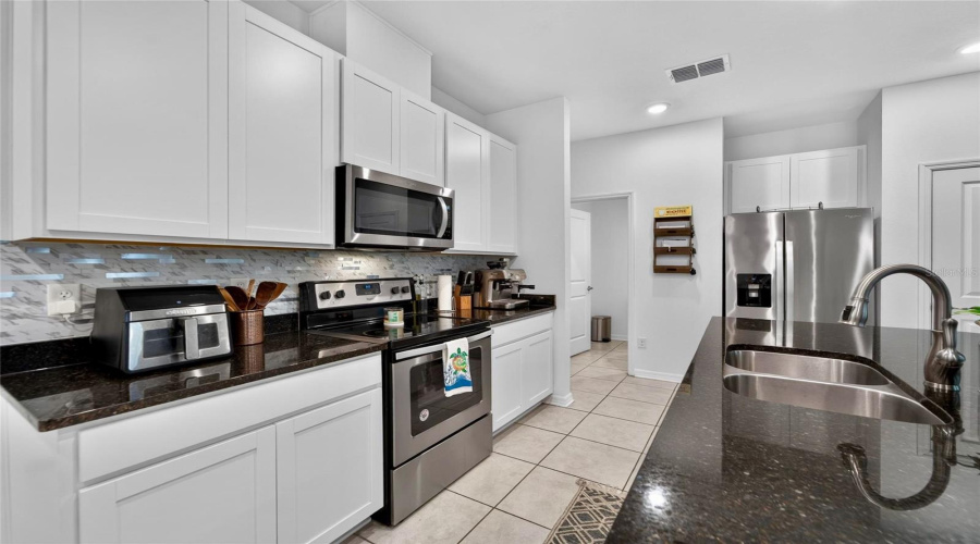 Tampa, Florida 33613, 3 Bedroom Bedrooms, ,2 Bathroombathrooms,Residential,For Sale,Abby Birch,0,Mfrtb8542398
