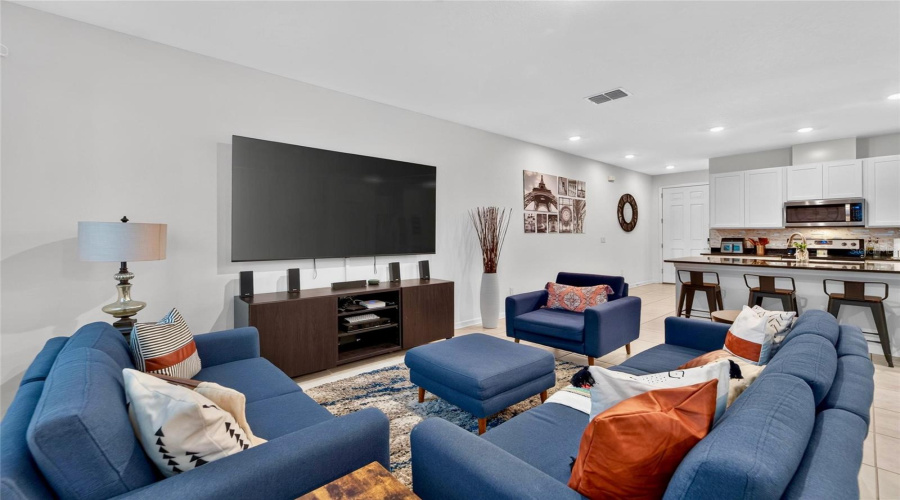 Tampa, Florida 33613, 3 Bedroom Bedrooms, ,2 Bathroombathrooms,Residential,For Sale,Abby Birch,0,Mfrtb8542398