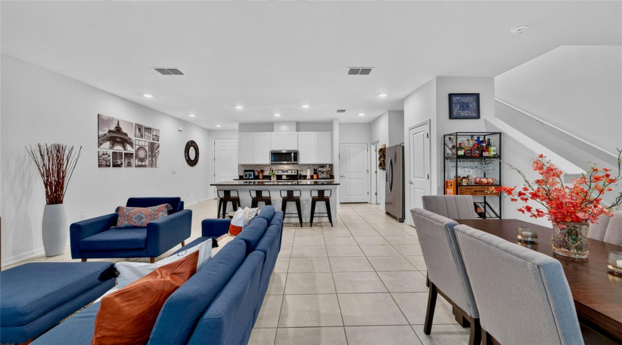 Tampa, Florida 33613, 3 Bedroom Bedrooms, ,2 Bathroombathrooms,Residential,For Sale,Abby Birch,0,Mfrtb8542398