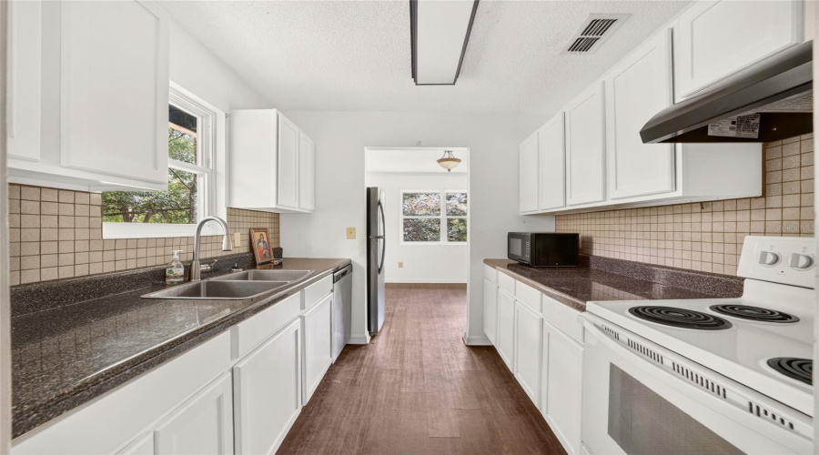 Williston, Florida 32696, 3 Bedroom Bedrooms, ,2 Bathroombathrooms,Residential,For Sale,8Th,0,Mfrgc542878