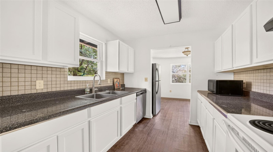 Williston, Florida 32696, 3 Bedroom Bedrooms, ,2 Bathroombathrooms,Residential,For Sale,8Th,0,Mfrgc542878