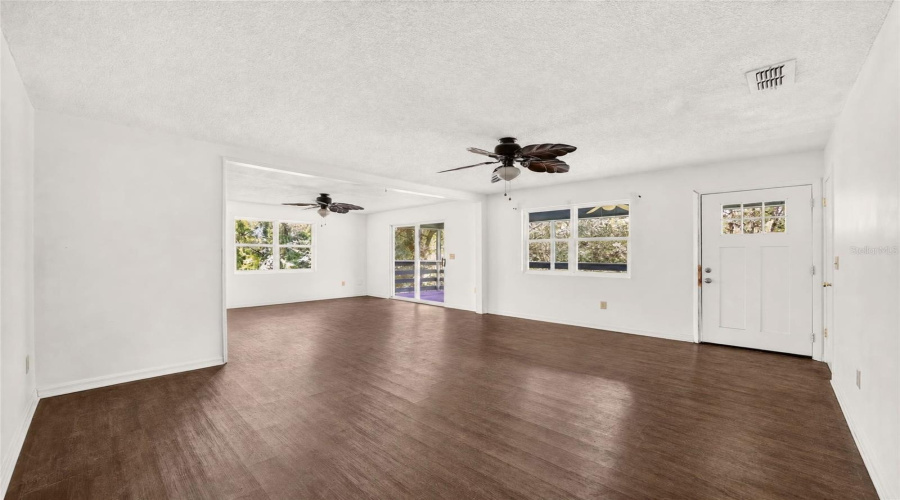 Williston, Florida 32696, 3 Bedroom Bedrooms, ,2 Bathroombathrooms,Residential,For Sale,8Th,0,Mfrgc542878