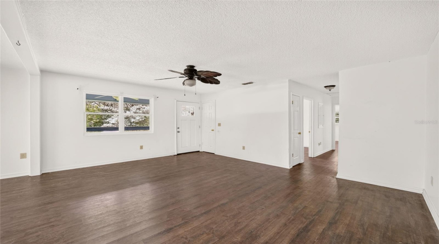 Williston, Florida 32696, 3 Bedroom Bedrooms, ,2 Bathroombathrooms,Residential,For Sale,8Th,0,Mfrgc542878