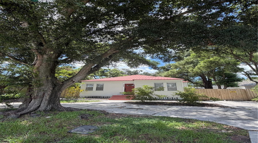 Tampa, Florida 33604, 3 Bedroom Bedrooms, ,2 Bathroombathrooms,Residential,For Sale,Lambright,0,Mfrtb8540403