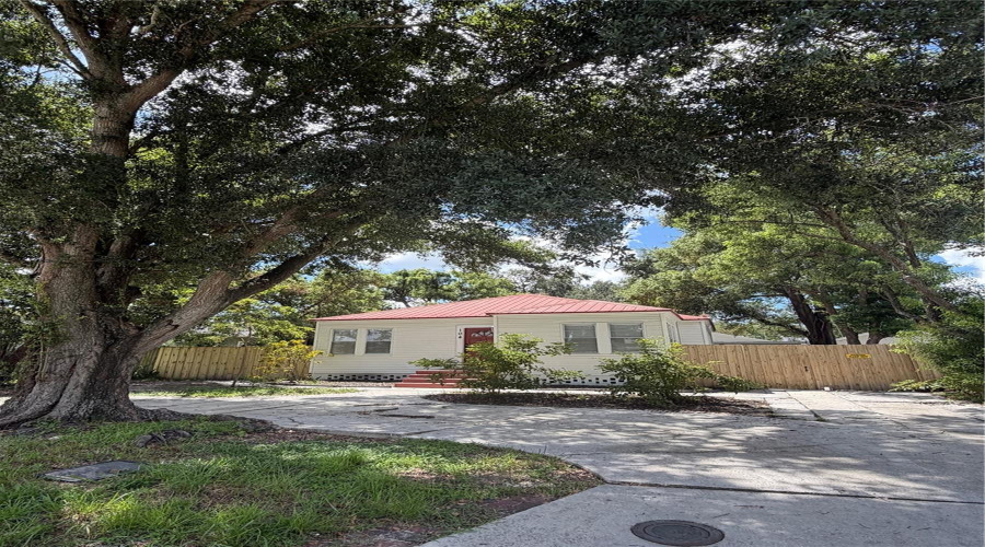 Tampa, Florida 33604, 3 Bedroom Bedrooms, ,2 Bathroombathrooms,Residential,For Sale,Lambright,0,Mfrtb8540403