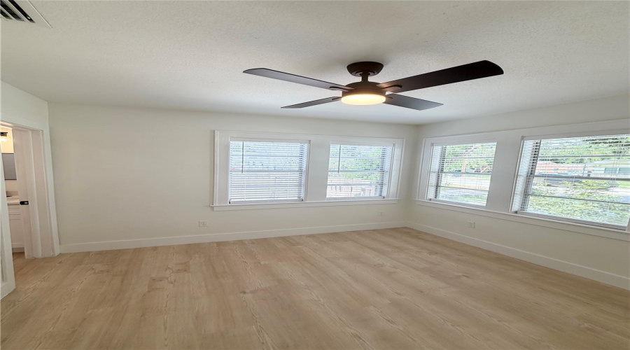 Tampa, Florida 33604, 3 Bedroom Bedrooms, ,2 Bathroombathrooms,Residential,For Sale,Lambright,0,Mfrtb8540403
