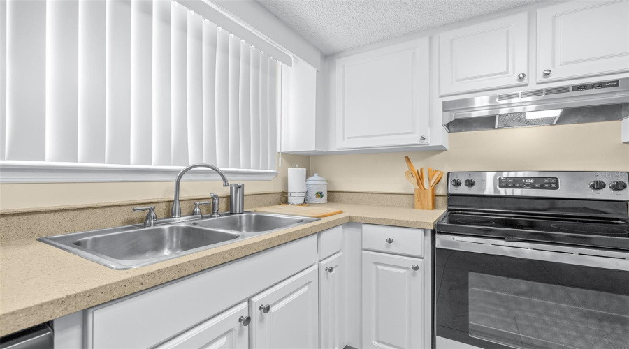 Lakeland, Florida 33801, 2 Bedroom Bedrooms, ,1 Bathroombathrooms,Residential,For Sale,Morgan Combee,0,Mfrl4963162