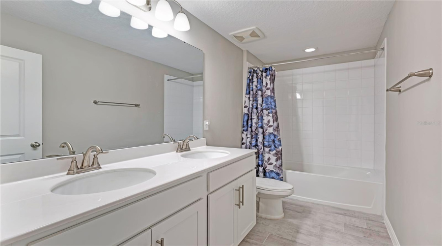 Haines City, Florida 33844, 5 Bedroom Bedrooms, ,3 Bathroombathrooms,Residential,For Sale,Heritage Square,0,Mfro6436596