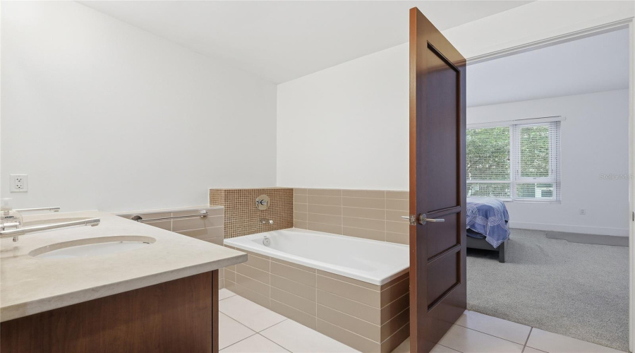 Tampa, Florida 33602, 2 Bedroom Bedrooms, ,2 Bathroombathrooms,Residential,For Sale,12Th,0,Mfrtb8520818