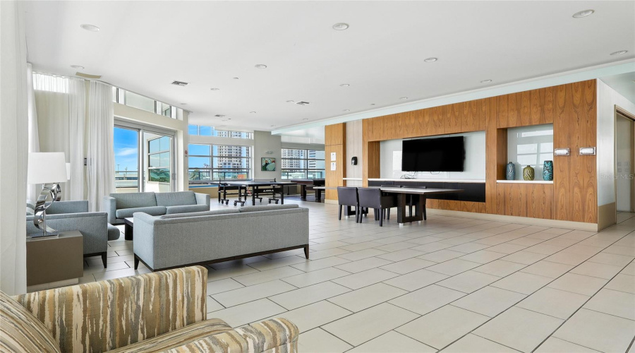 Tampa, Florida 33602, 2 Bedroom Bedrooms, ,2 Bathroombathrooms,Residential,For Sale,12Th,0,Mfrtb8520818
