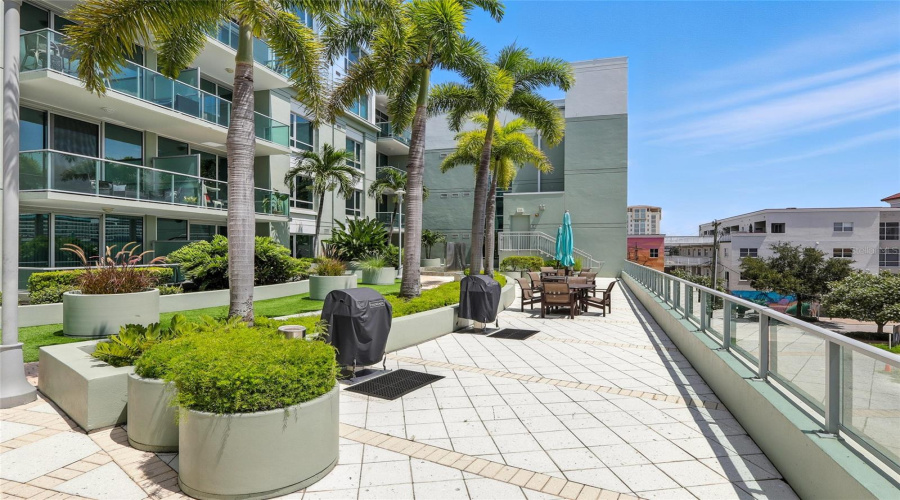 Tampa, Florida 33602, 2 Bedroom Bedrooms, ,2 Bathroombathrooms,Residential,For Sale,12Th,0,Mfrtb8520818