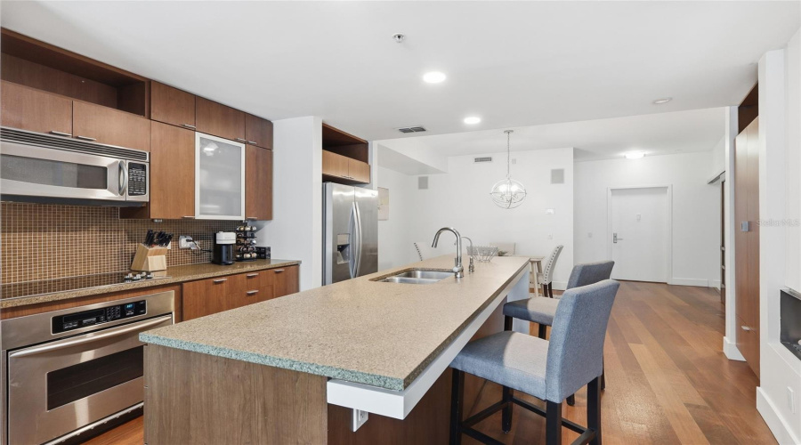 Tampa, Florida 33602, 2 Bedroom Bedrooms, ,2 Bathroombathrooms,Residential,For Sale,12Th,0,Mfrtb8520818