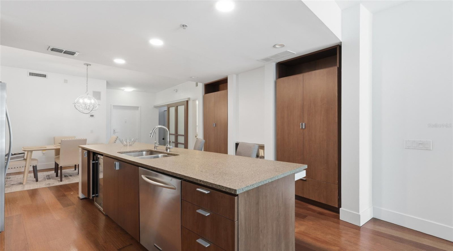 Tampa, Florida 33602, 2 Bedroom Bedrooms, ,2 Bathroombathrooms,Residential,For Sale,12Th,0,Mfrtb8520818