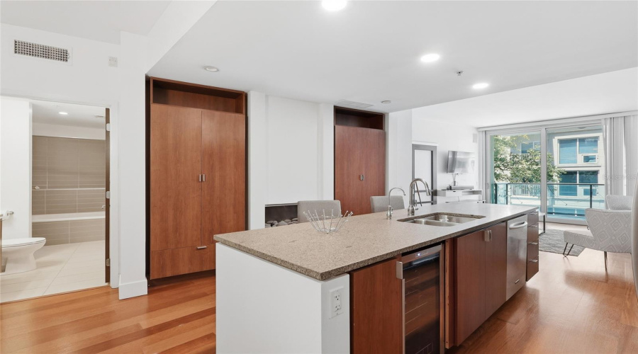 Tampa, Florida 33602, 2 Bedroom Bedrooms, ,2 Bathroombathrooms,Residential,For Sale,12Th,0,Mfrtb8520818