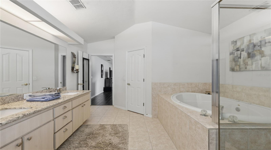 Gainesville, Florida 32606, 3 Bedroom Bedrooms, ,2 Bathroombathrooms,Residential,For Sale,106Th,0,Mfrgc540967