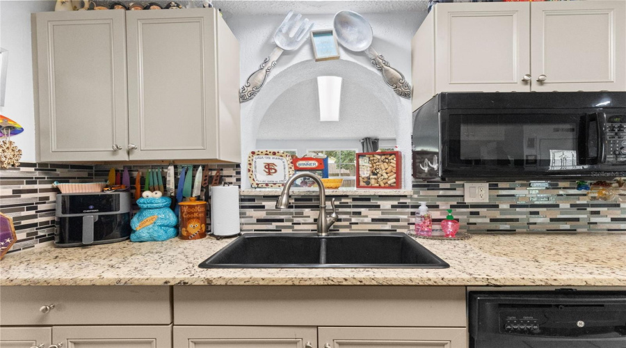 Clearwater, Florida 33759, 4 Bedroom Bedrooms, ,2 Bathroombathrooms,Residential,For Sale,Carlton,0,Mfrtb8531802