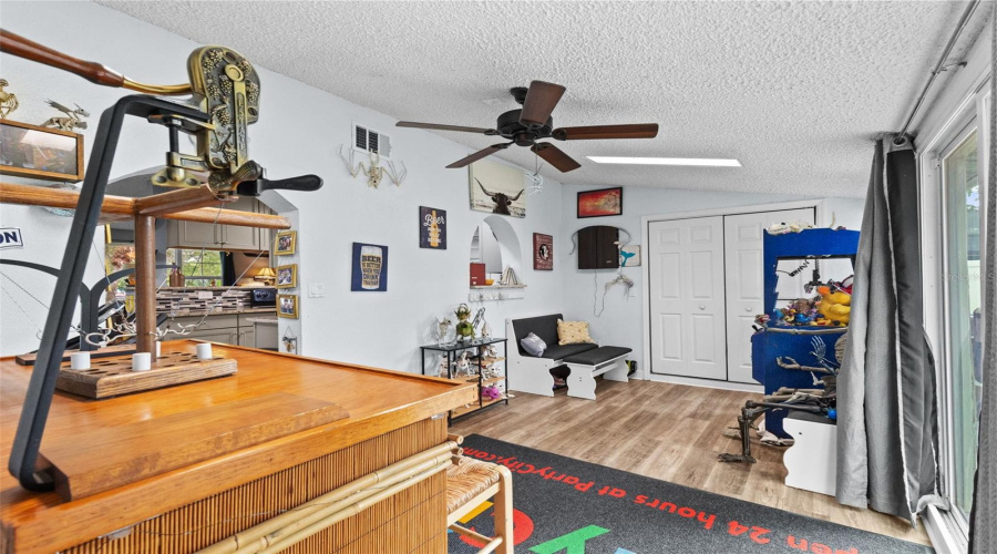 Clearwater, Florida 33759, 4 Bedroom Bedrooms, ,2 Bathroombathrooms,Residential,For Sale,Carlton,0,Mfrtb8531802