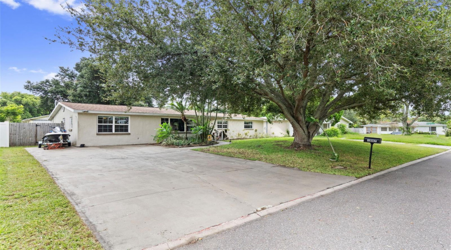 Clearwater, Florida 33759, 4 Bedroom Bedrooms, ,2 Bathroombathrooms,Residential,For Sale,Carlton,0,Mfrtb8531802