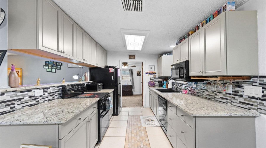 Clearwater, Florida 33759, 4 Bedroom Bedrooms, ,2 Bathroombathrooms,Residential,For Sale,Carlton,0,Mfrtb8531802